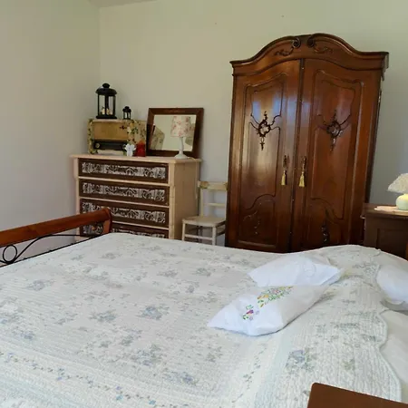 Spacious With Terrace And Shared Pool Нови-Винодолски