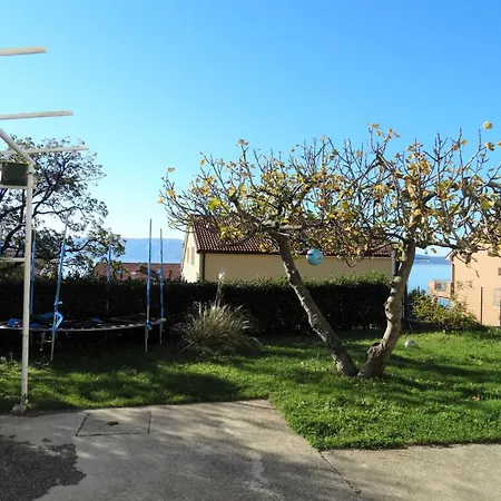 Spacious With Terrace And Shared Pool Novi Vinodolski
