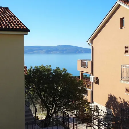 Апартаменты Spacious With Terrace And Shared Pool