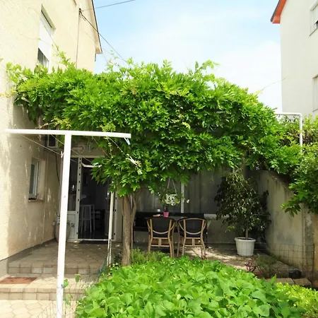 Spacious With Terrace And Shared Pool Апартаменты *