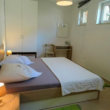 Spacious With Terrace And Shared Pool