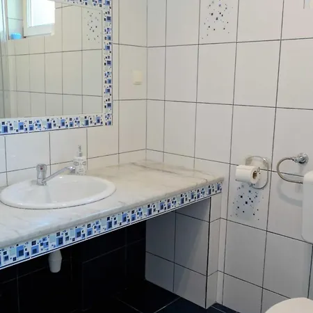 Spacious With Terrace And Shared Pool Apartman Novi Vinodolski