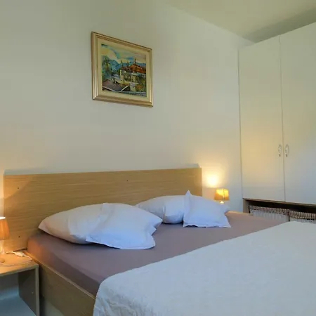 Apartman Spacious With Terrace And Shared Pool
