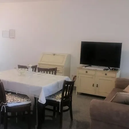 Apartman Spacious With Terrace And Shared Pool *